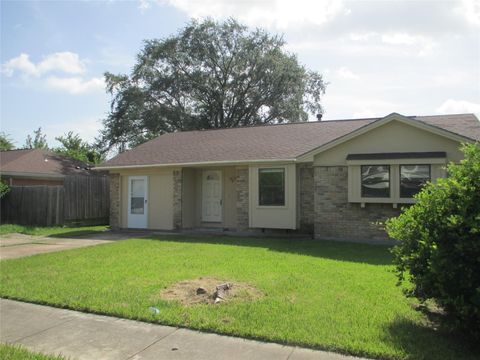 Photo of 4504 Hemlock Drive, Baytown, TX 77521 (MLS # 48423027)