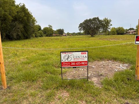 Photo of 2933 Indiana Street, Fresno, TX 77545 (MLS # 82516357)