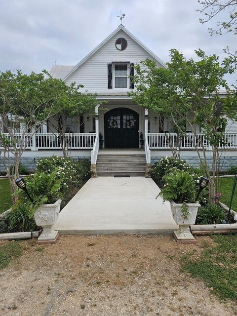 Photo of 1098 Post Oak Point Road, Fayetteville, TX 78940 (MLS # 64609968) Photo of 1098 Post Oak Point Road, Fayetteville, TX 78940 (MLS # 64609968)