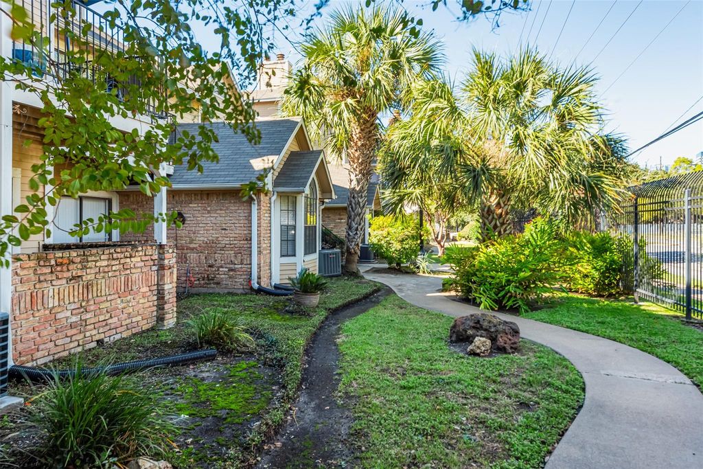 Photo of 2300 Old Spanish Trail #2051, Houston, TX 77054 (MLS # 32567307)