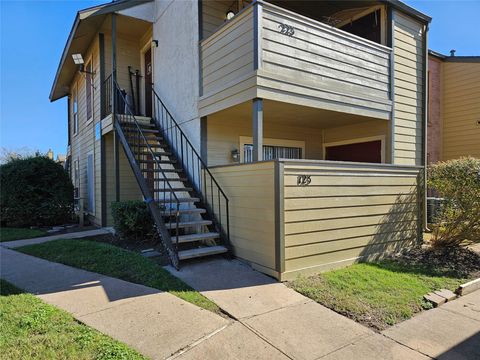 Photo of 15534 Zabolio Drive #123, Houston, TX 77598 (MLS # 32111614)