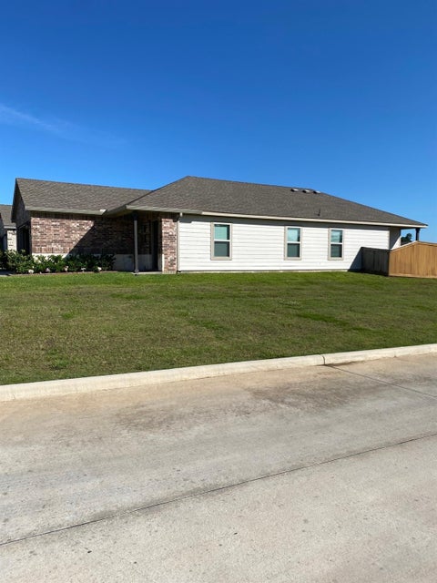 Homes For Sale - 14906 Dane Court<br/> Conroe, TX 77316