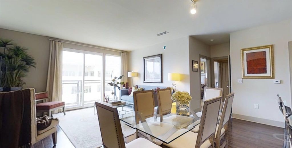 Photo of 1340 W Gray Street #550, Houston, TX 77019 (MLS # 71600569)