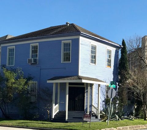 Photo of 2127 Avenue K #UP, Galveston, TX 77550 (MLS # 30567676)