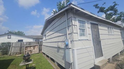 Multifamily For Sale - 6909 Kittridge Street<br/> Houston, TX 77028