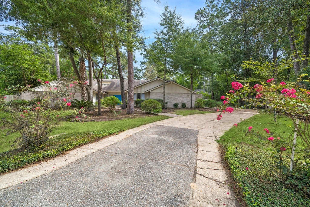 Photo of 2310 Mill Lake Drive, Kingwood, TX 77339 (MLS # 90390273)