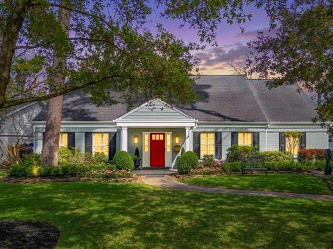 Photo of 13003 Pebblebrook Drive, Houston, TX 77079 (MLS # 23473425)