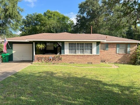Photo of 117 Clearview Dr Dr, Palestine, TX 75803 (MLS # 3261953) Photo of 117 Clearview Dr Dr, Palestine, TX 75803 (MLS # 3261953)