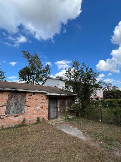 Photo of 7867 Hamlet Street, Houston, TX 77078 (MLS # 15639444) Photo of 7867 Hamlet Street, Houston, TX 77078 (MLS # 15639444)