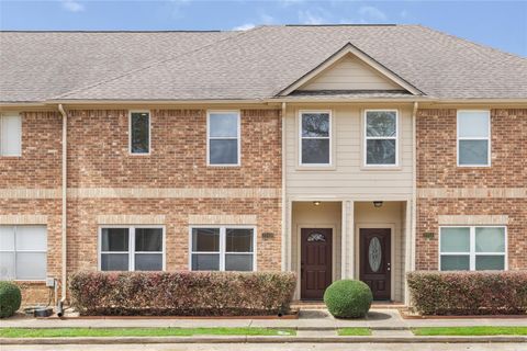 Townhouse For Sale - 2049 Glencove Drive<br/> Seabrook, TX 77586