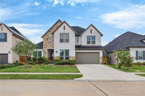 Homes For Sale - 32018 Crested Knoll Court<br/> Fulshear, TX 77441