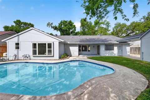 Photo of 2914 Riata Lane, Houston, TX 77043 (MLS # 14735359)