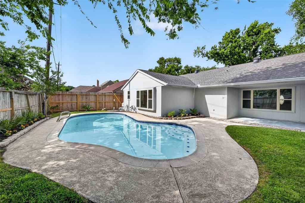 Photo of 2914 Riata Lane, Houston, TX 77043 (MLS # 14735359)