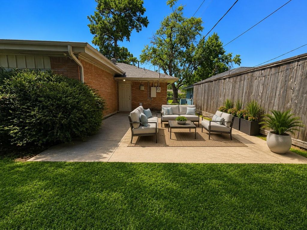 Photo of 1506 Ansbury Drive, Houston, TX 77018 (MLS # 98278157)