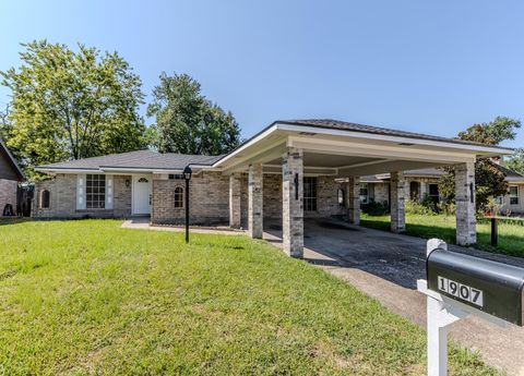 Photo of 1907 Bunzel Street, Houston, TX 77088 (MLS # 59052821)