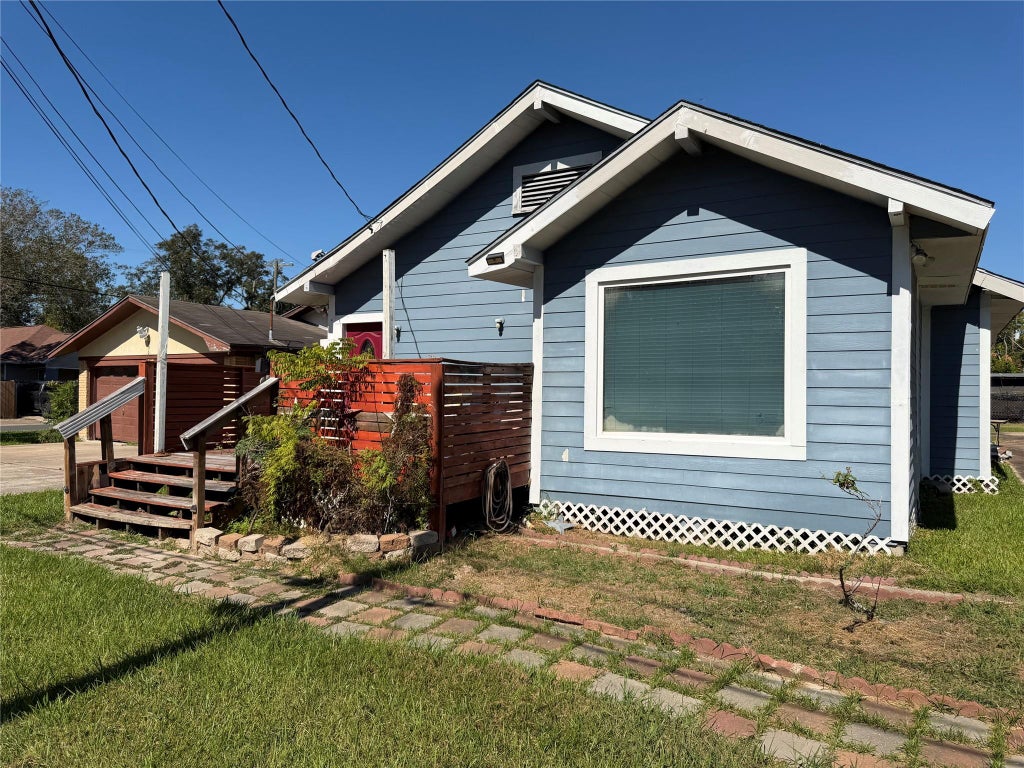 Photo of 880 Prairie Street ST, Beaumont, TX 77701 (MLS # 57965513)