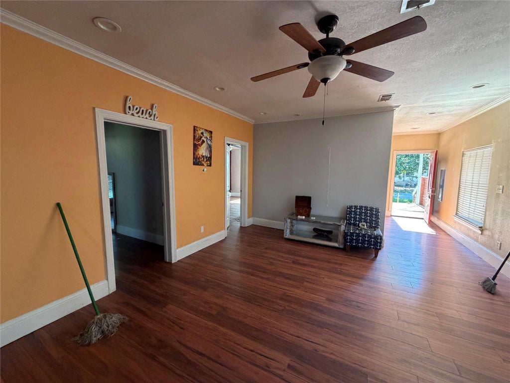 Photo of 880 Prairie Street ST, Beaumont, TX 77701 (MLS # 57965513)