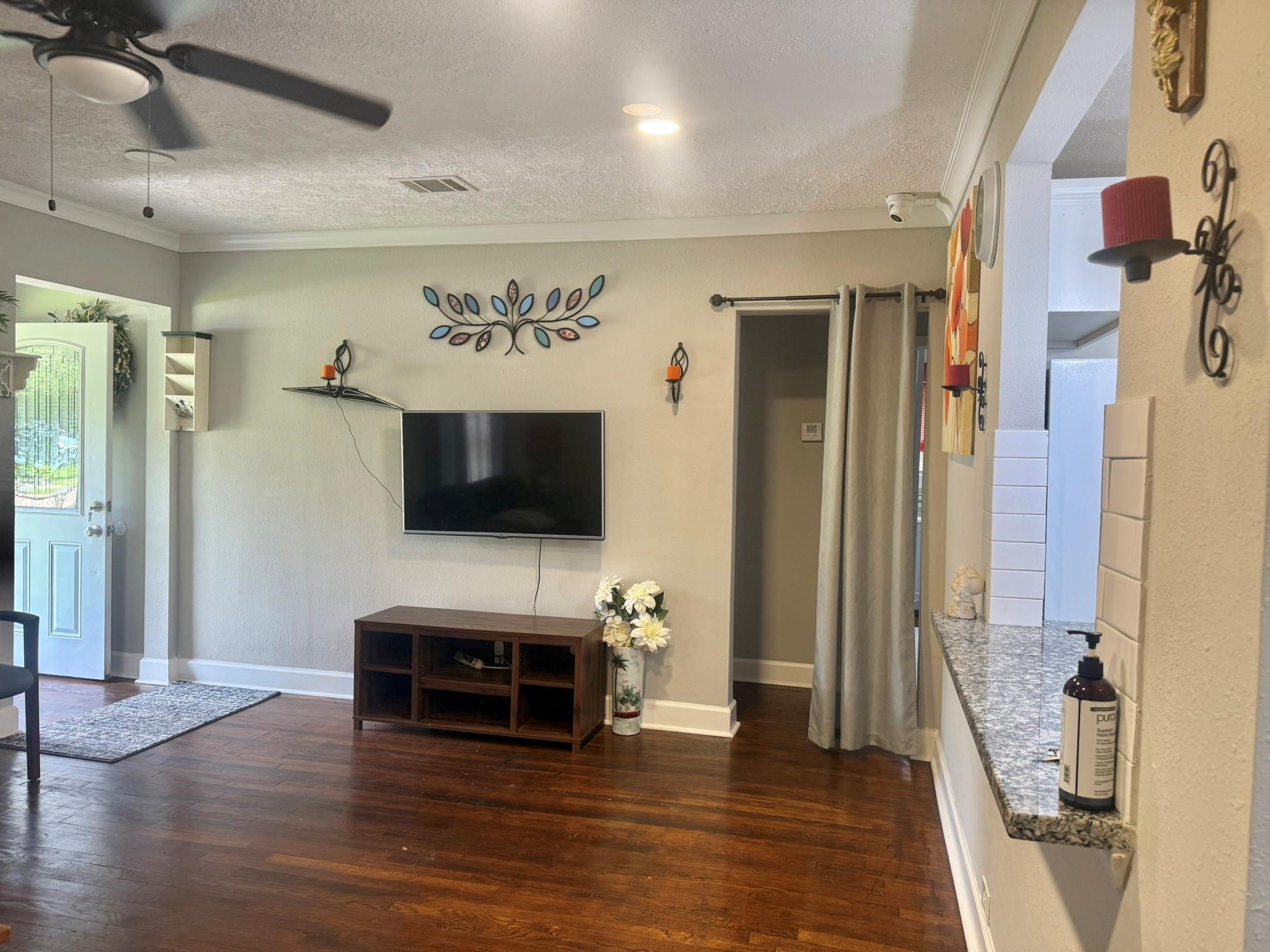 19 4th Avenue N