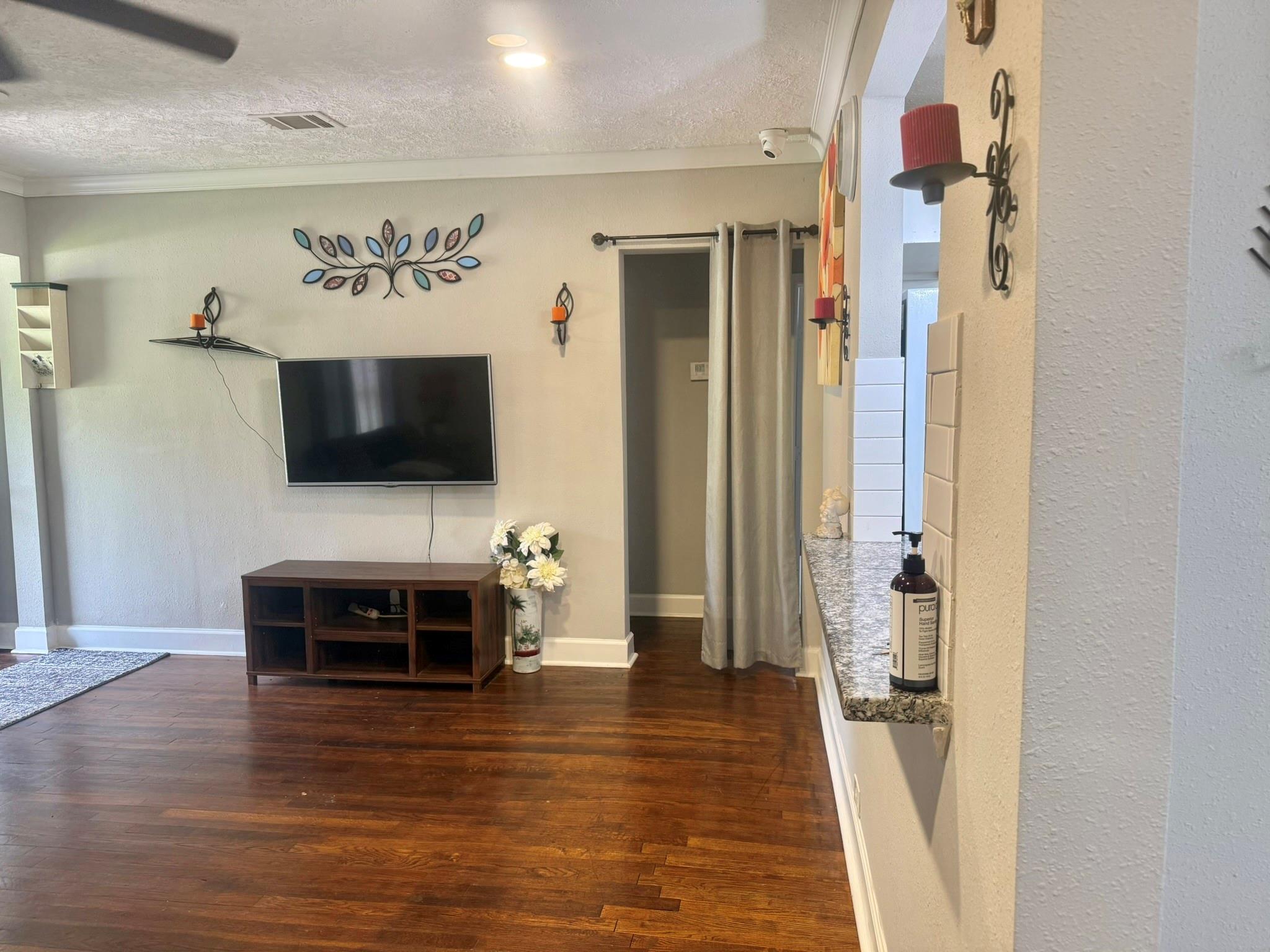 19 4th Avenue N