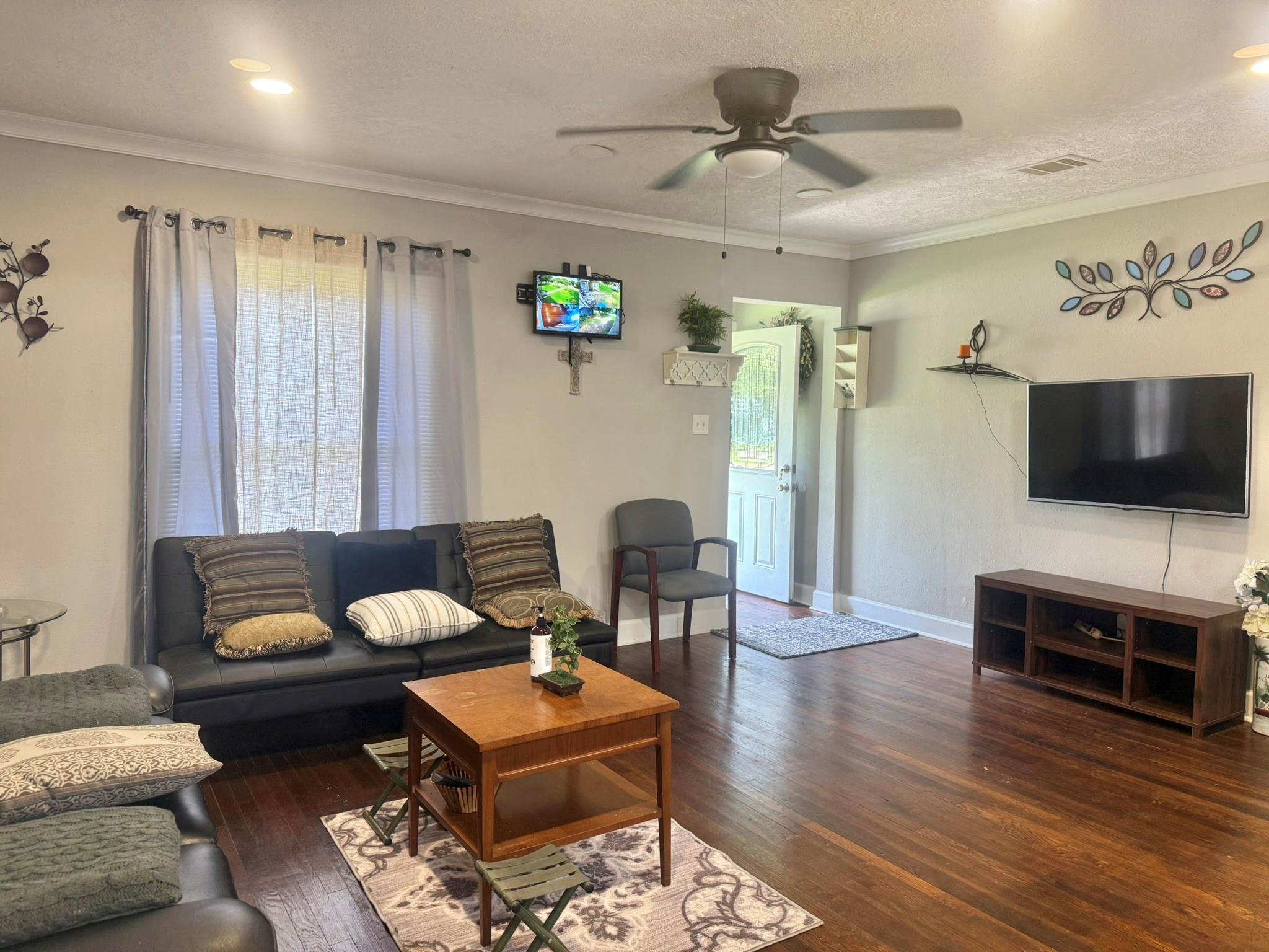 19 4th Avenue N