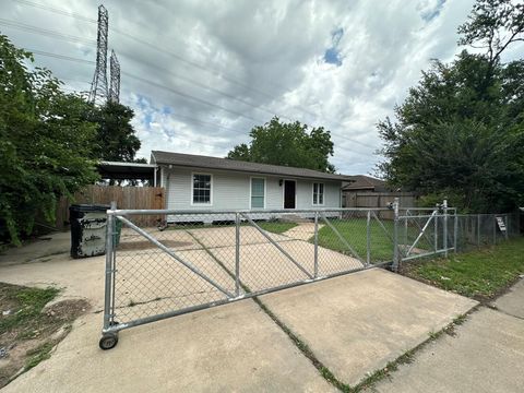 Photo of 10622 Norton Drive, Houston, TX 77043 (MLS # 66323253)