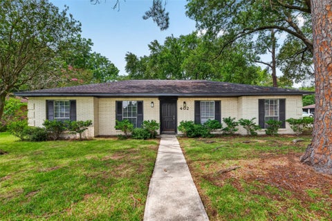 Photo of 402 Christina Lane, Friendswood, TX 77546 (MLS # 84765784)