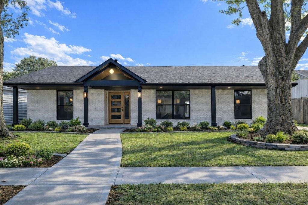 Photo of 6139 Valkeith Drive, Houston, TX 77096 (MLS # 90367823)