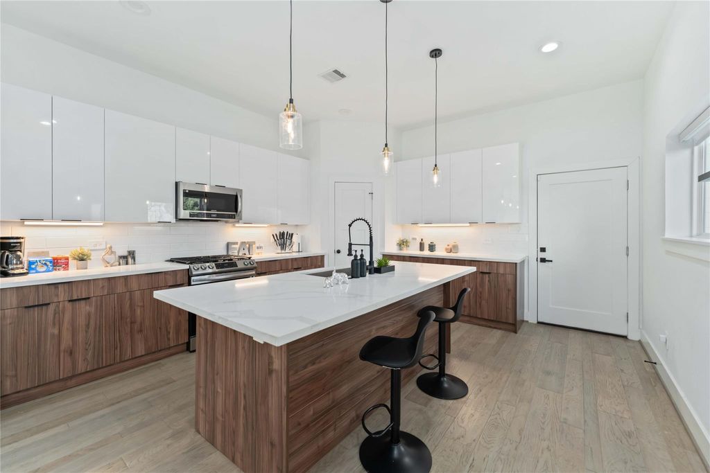 Photo of 3034 Gray Street #B, Houston, TX 77004 (MLS # 51618334)