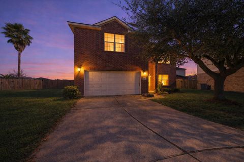 Homes For Sale - 4534 Marquis Avenue<br/> Baytown, TX 77521