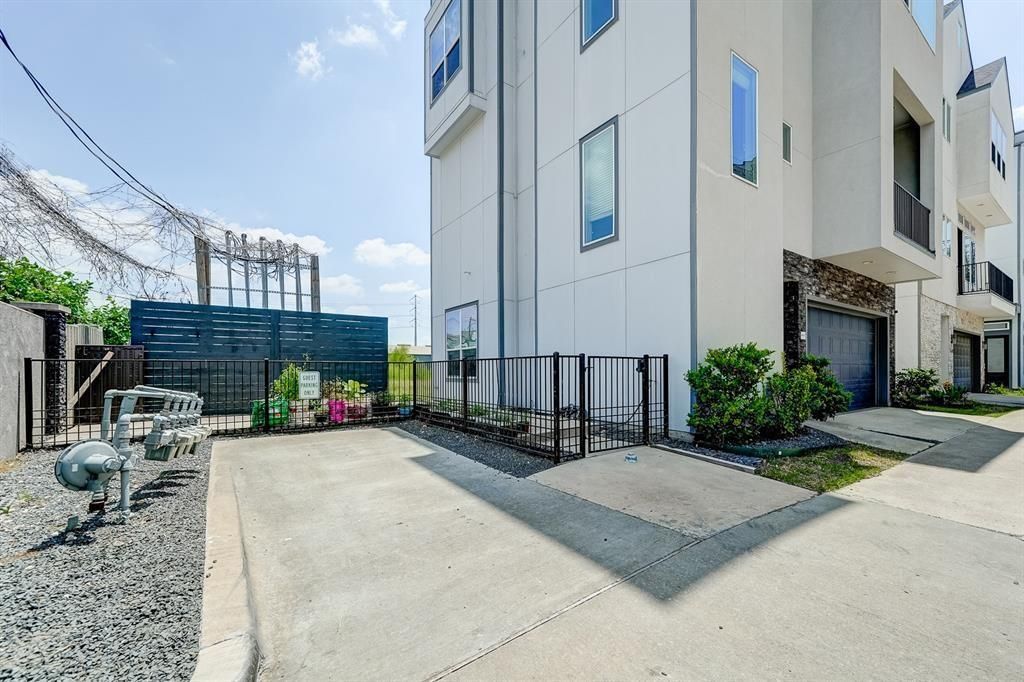 Photo of 8409 Hempstead Road #A, Houston, TX 77008 (MLS # 96791794)