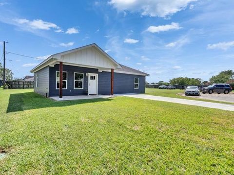 Photo of 1010 Glenbrook Drive, Eagle Lake, TX 77434 (MLS # 49863149) Photo of 1010 Glenbrook Drive, Eagle Lake, TX 77434 (MLS # 49863149)