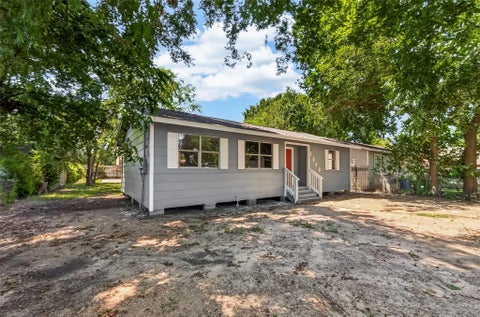 Tiny photo for 1089 Conklin Street, Houston, TX 77088 (MLS # 22013078)