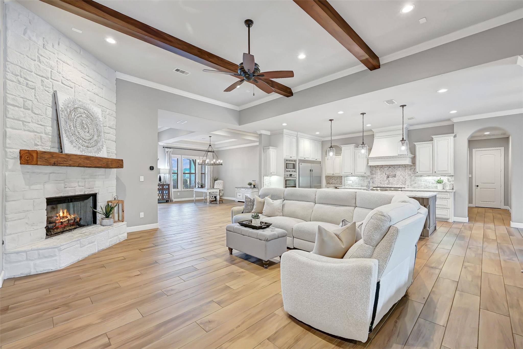 1821 Avery Lane