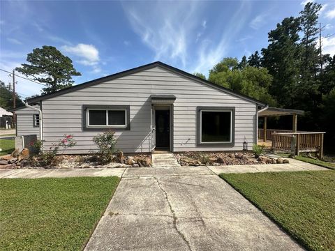 Photo of 12423 Woodlake Street, Pinehurst, TX 77362 (MLS # 90320645)