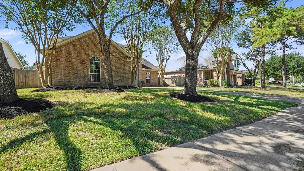 Photo of 13711 Brighton Park Drive, Houston, TX 77044 (MLS # 23188231)