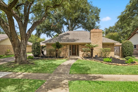 Photo of 114 Camellia Street ST, Sugar Land, TX 77478 (MLS # 97069986)