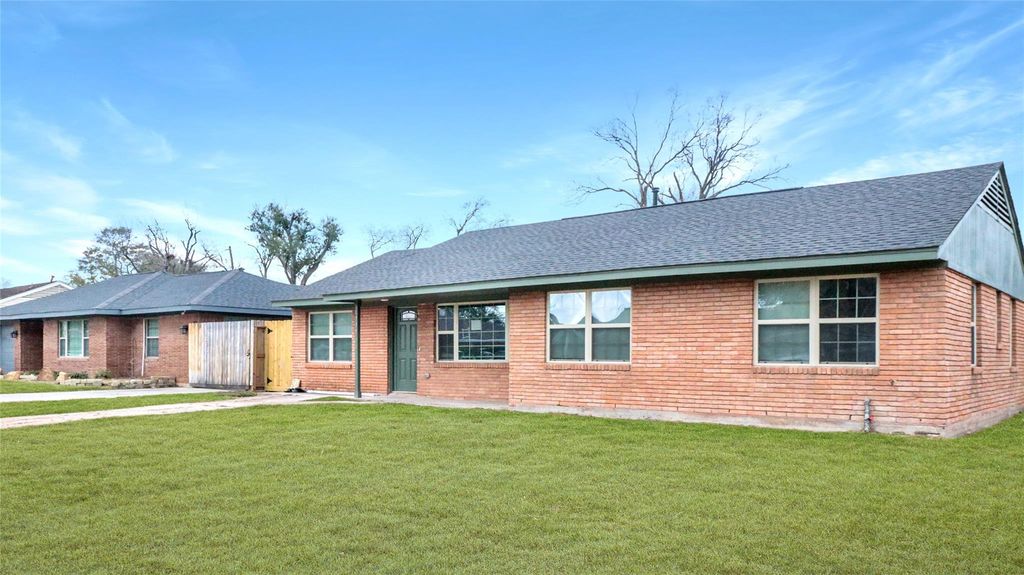 Photo of 5739 Turtle Creek Road, Houston, TX 77017 (MLS # 4586578)