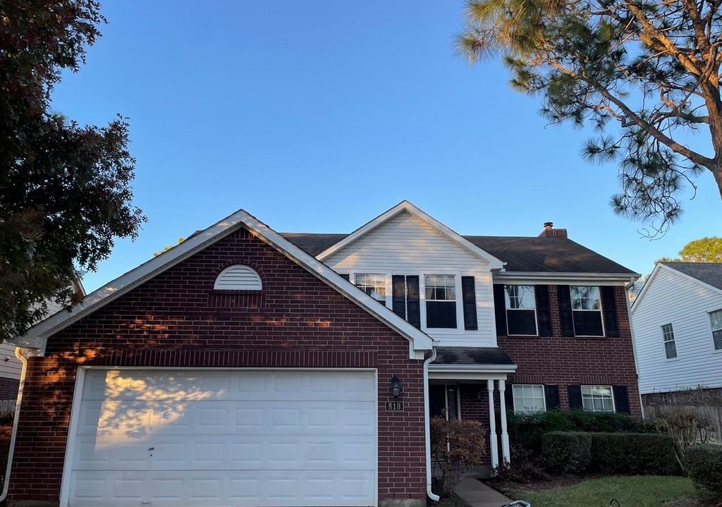 Photo of 819 Fern Springs Court, Houston, TX 77062 (MLS # 71557856)