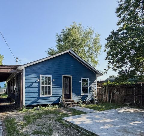 Photo of 14312 Hillsboro Street, Houston, TX 77015 (MLS # 35232011)