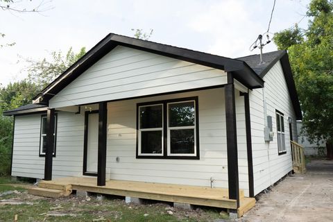 Photo of 6214 Granton Street, Houston, TX 77026 (MLS # 77573131)