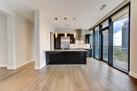 Photo of 1409 Post Oak Boulevard #1003, Houston, TX 77056 (MLS # 7906812)