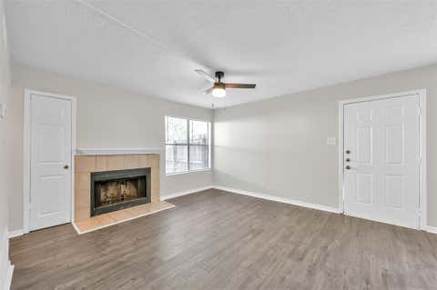 Apartment For Rent - 900 Holly Drive #8<br/> Montgomery County, Conroe, TX 77301