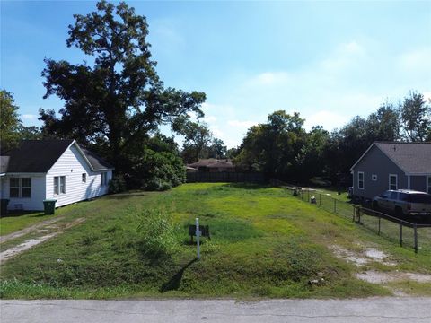 Photo of 3110 Memel Street, Houston, TX 77026 (MLS # 76594489) Photo of 3110 Memel Street, Houston, TX 77026 (MLS # 76594489)
