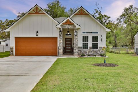 Homes For Sale - 223 Laurel Street<br/> Lake Jackson, TX 77566