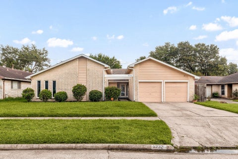 Photo of 9232 Vickijohn Drive, Houston, TX 77031 (MLS # 48696307)