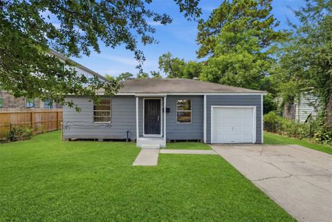 Photo of 5326 Wenda Street, Houston, TX 77033 (MLS # 94317561)