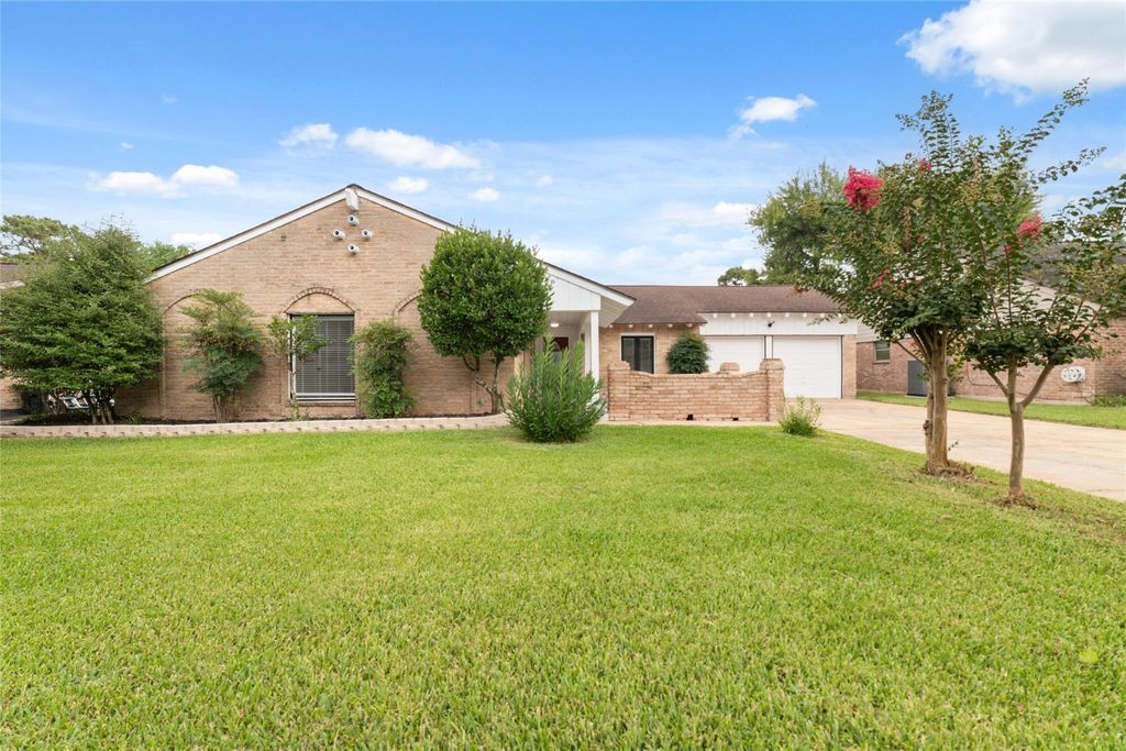 Photo of 11411 Ash Creek Drive, Houston, TX 77043 (MLS # 93790819)