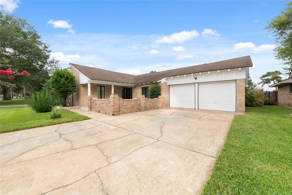 Photo of 11411 Ash Creek Drive, Houston, TX 77043 (MLS # 93790819)