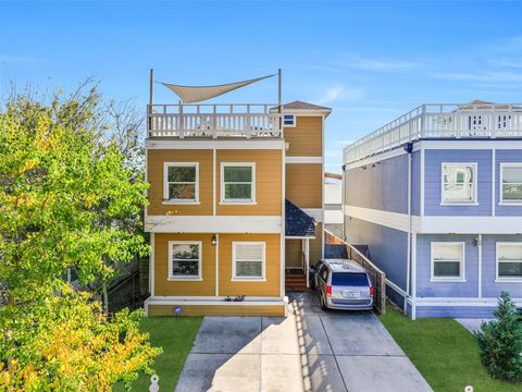 Photo of 4009 Avenue N 1/2, Galveston, TX 77550 (MLS # 36098406)