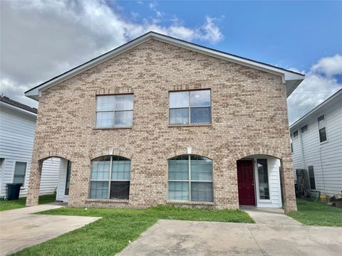 Photo of 10618 Pine Landing Drive #A, Houston, TX 77088 (MLS # 26931530)